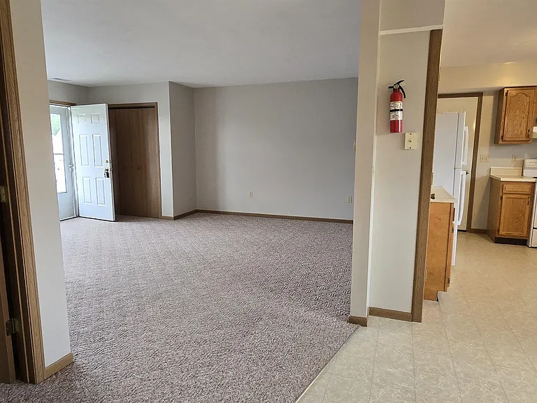 109 Marcus Dr — Photo 5