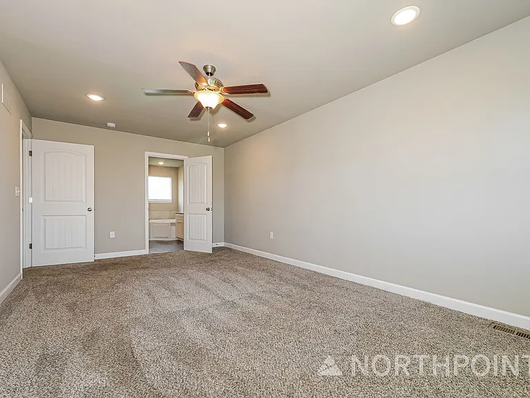 102 SW Rose St — Photo 10