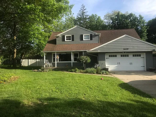 2649 Whiton Rd, University Heights, OH 44118