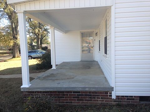 3rd image of 502 Riverview Dr