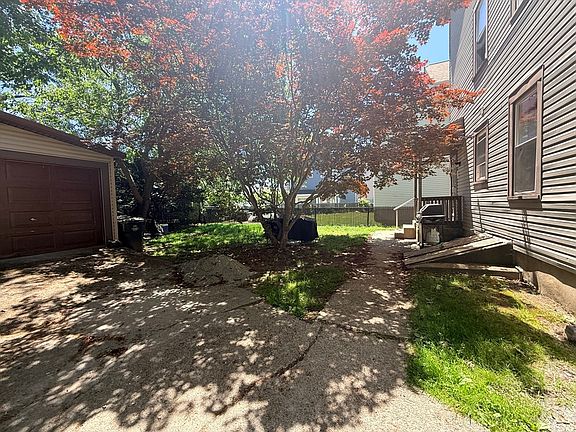 4th image of 48 Tuttle St