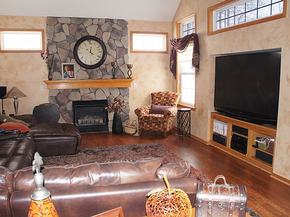 2nd image of 5825 New Haven Dr