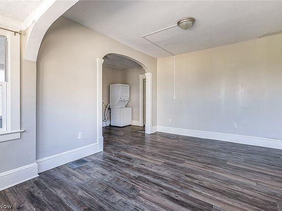 4th image of 2227 Althen Ave
