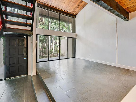 4th image of 19420 NE 26th Avenue #121c