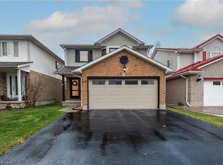 83 Burnaby Cres, Kitchener, ON N2N 3A1