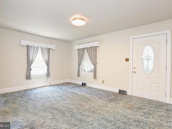 5th image of 8425 Woodlawn St