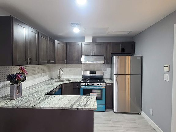 3rd image of 100 Griffith St #2L