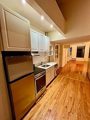 3rd image of 18 Saint Marks Pl APT 8