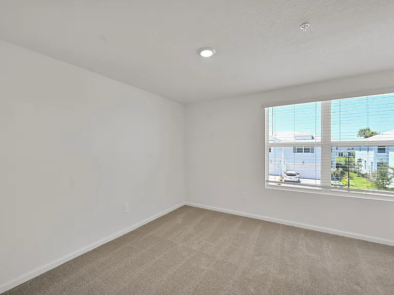 575 Salisbury Cir — Photo 11