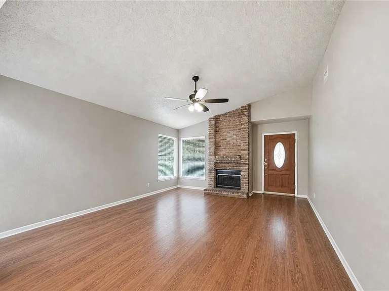1107 Winecup Cir — Photo 5