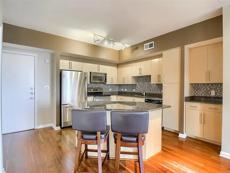 54 Rainey St #1109 — Photo 6