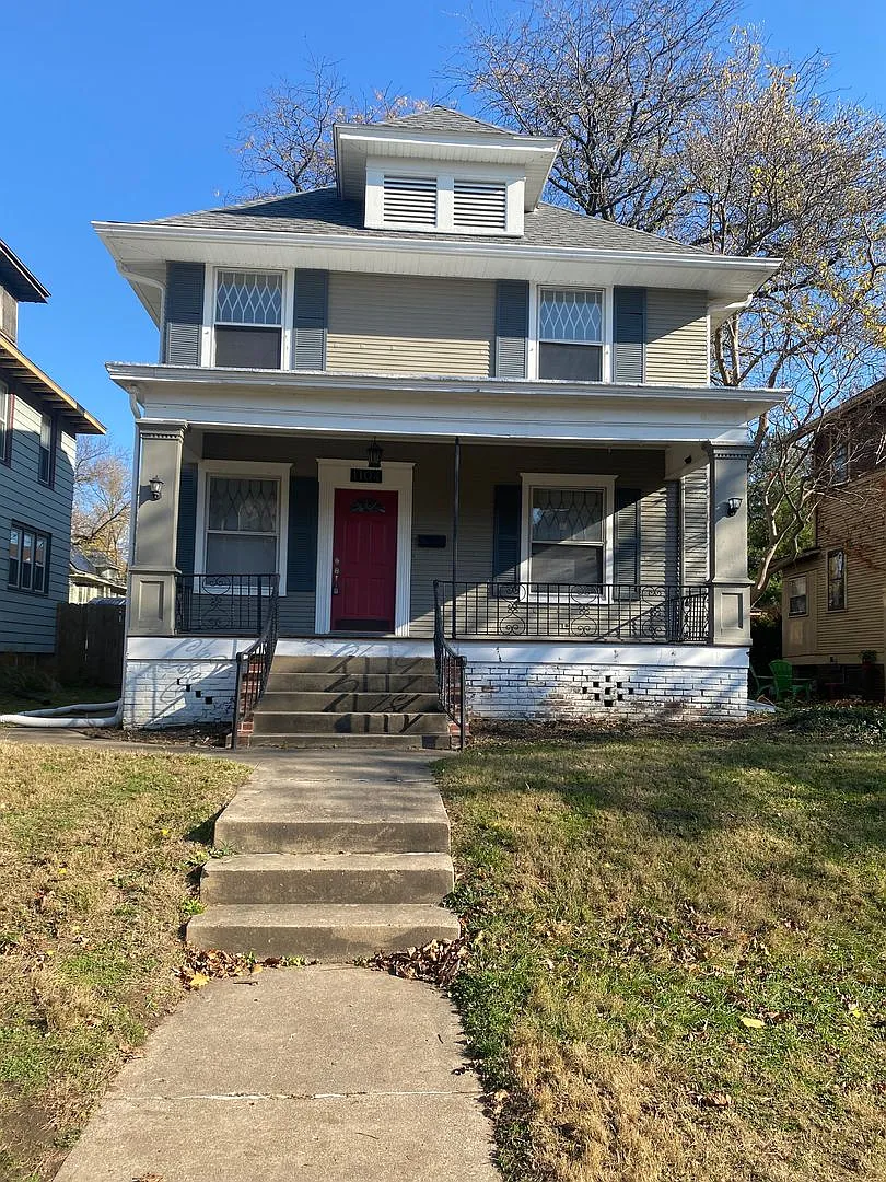 1104 N Maplewood Ave photo 1