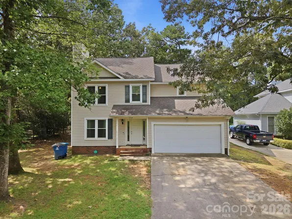 5512 River Falls Dr #16, Charlotte, NC 28215