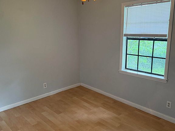 4th image of 3910 Fair Oak Ln SW