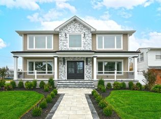 17 Orchid Rd, Levittown, NY 11756