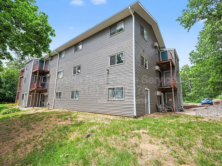 Maple Leaf Apartments — Photo 94