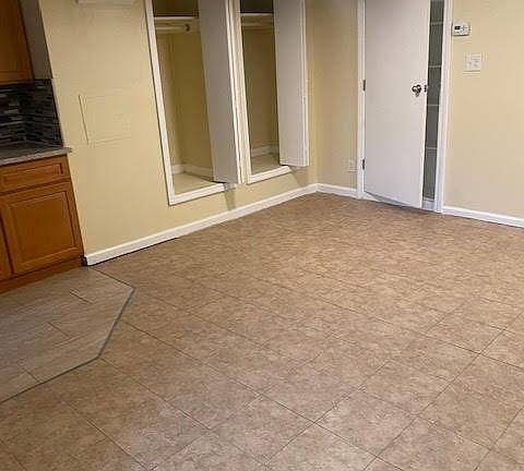 5th image of 1443 Beach Ave #1A