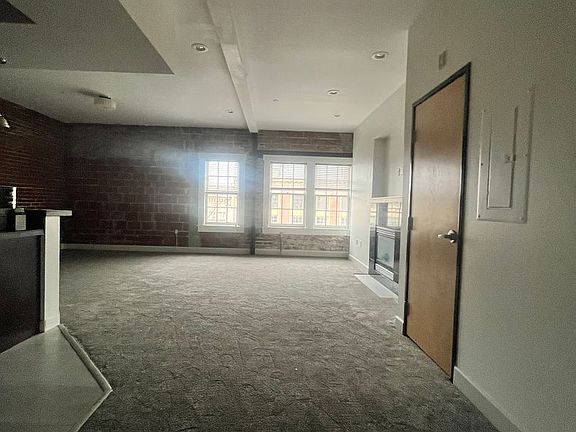 3rd image of 160 Liberty St NE #302