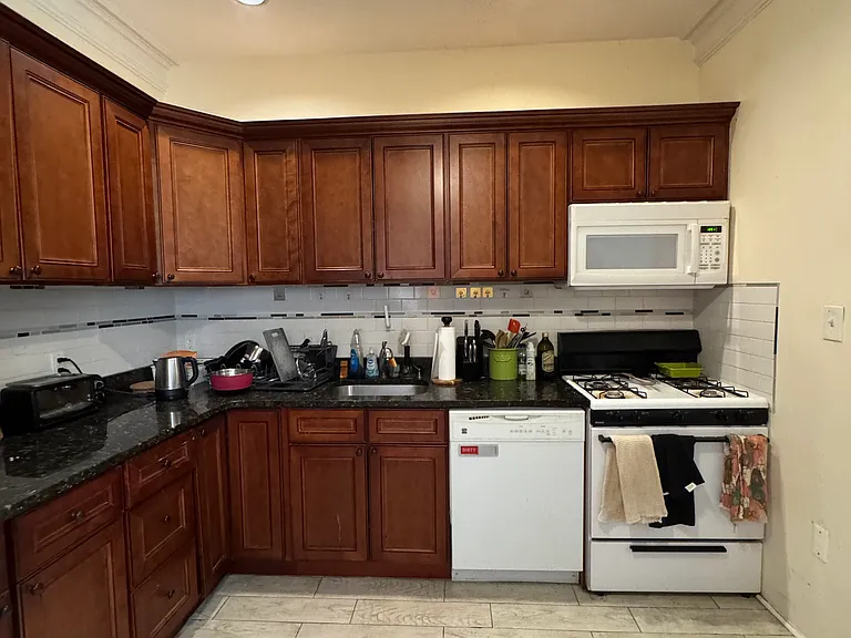 21 Park Vale Ave #11T — Photo 28