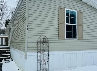 33 W Manor St, Oxford, MI 48371