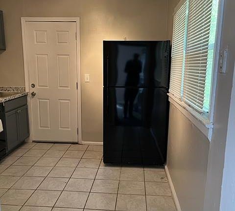 5th image of 176 Stratford Dr NW