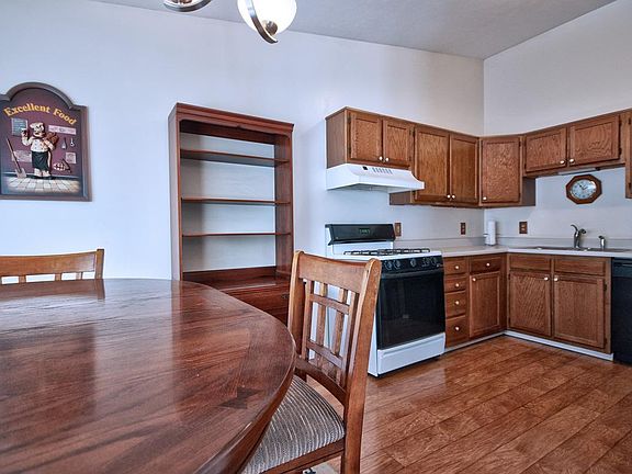 2nd image of 1926 Almond Dr