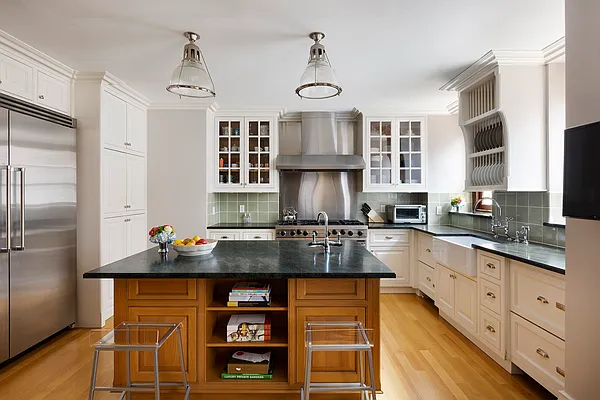 Sold by Sotheby's International Realty | media 6