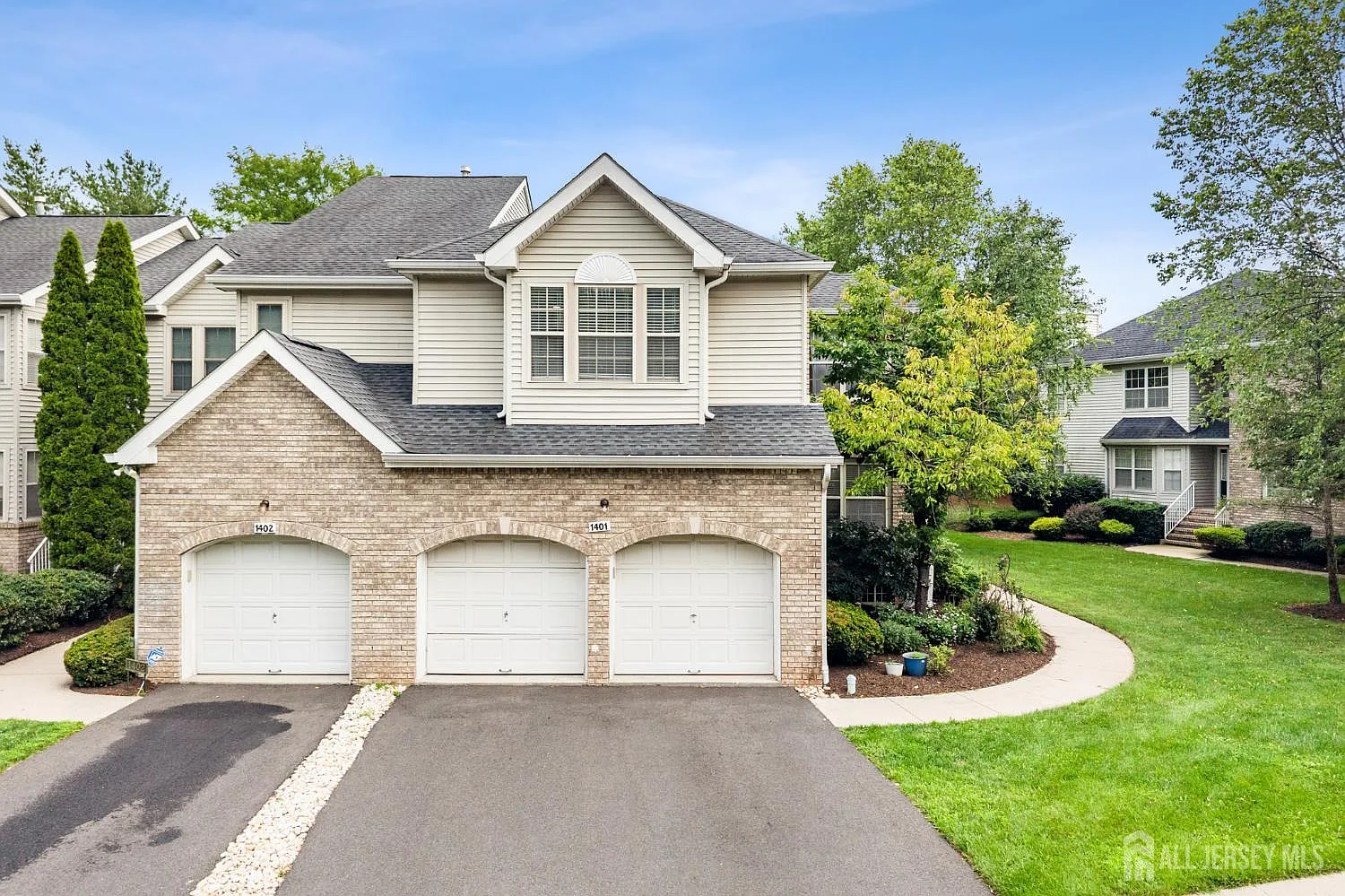 1401 Taggert Dr — Photo 1
