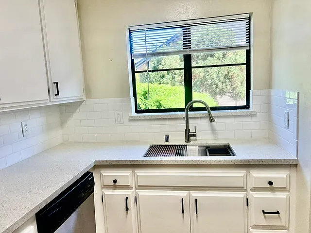 2217 Clay St — Photo 18