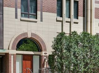 187 N Westshore Dr, Chicago, IL 60601