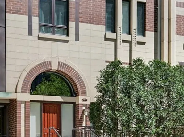 187 N Westshore Dr, Chicago, IL 60601