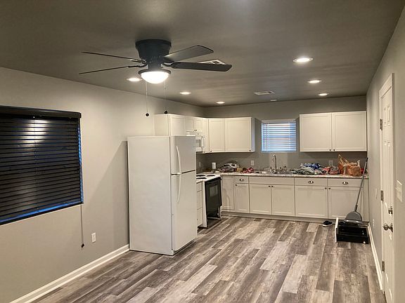 3rd image of 712 19th St Trailer 9