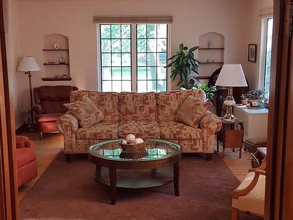 5th image of 3212 Kenwood Blvd