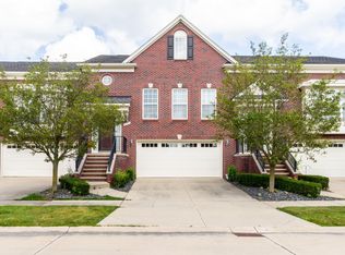 830 Red Run Dr #21, Troy, MI 48085