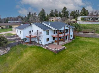 1012 Harrison Dr, Minot, ND 58703