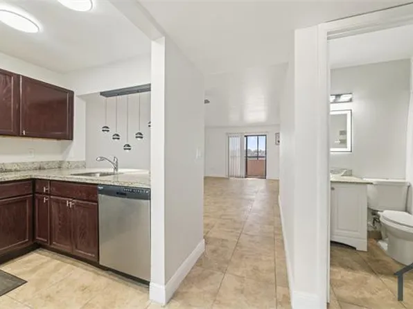 880 NE 207th Ter APT 202, Miami, FL 33179