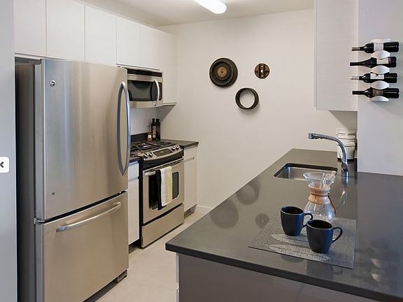 3rd image of 511 47th Ave APT 6W