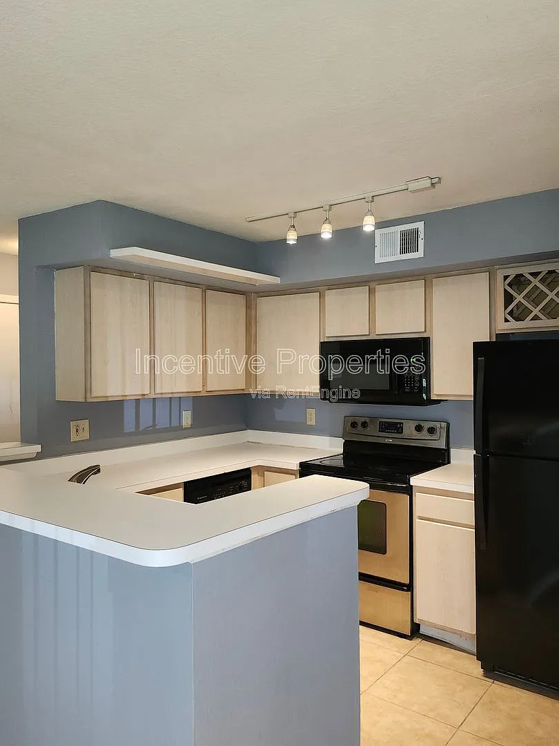 2 bed, 2.0 bath, 1080 sqft, $1,649 — Photo 3