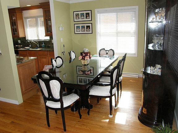 5th image of 251 Fernwood Ln