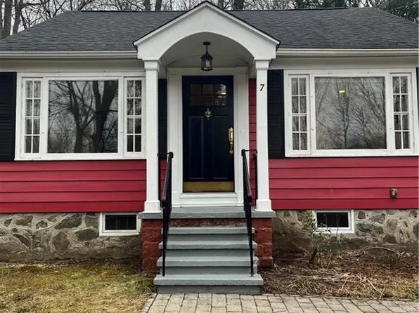 7 Foster Street, Middlebury, CT 06762