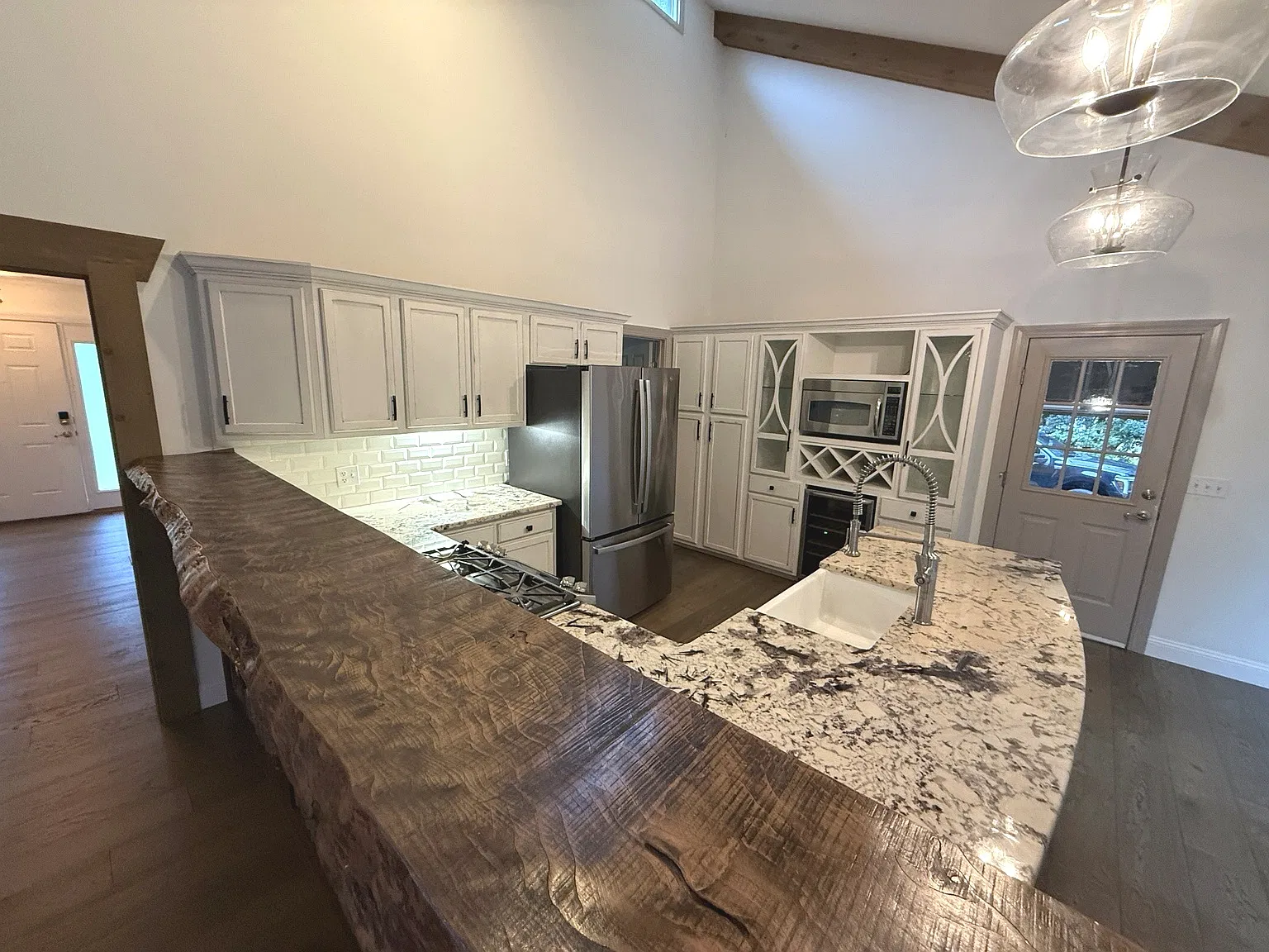 3 bed, 1804 sqft, $2,400 — Photo 4