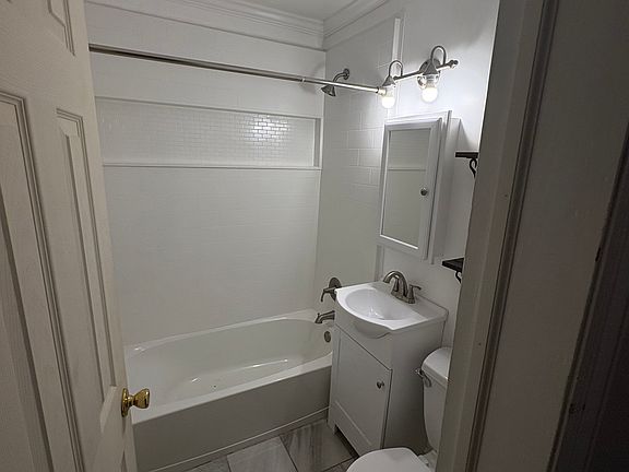 5th image of 167 Brown St