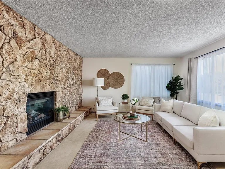 2440 Oak Ridge Dr — Photo 5