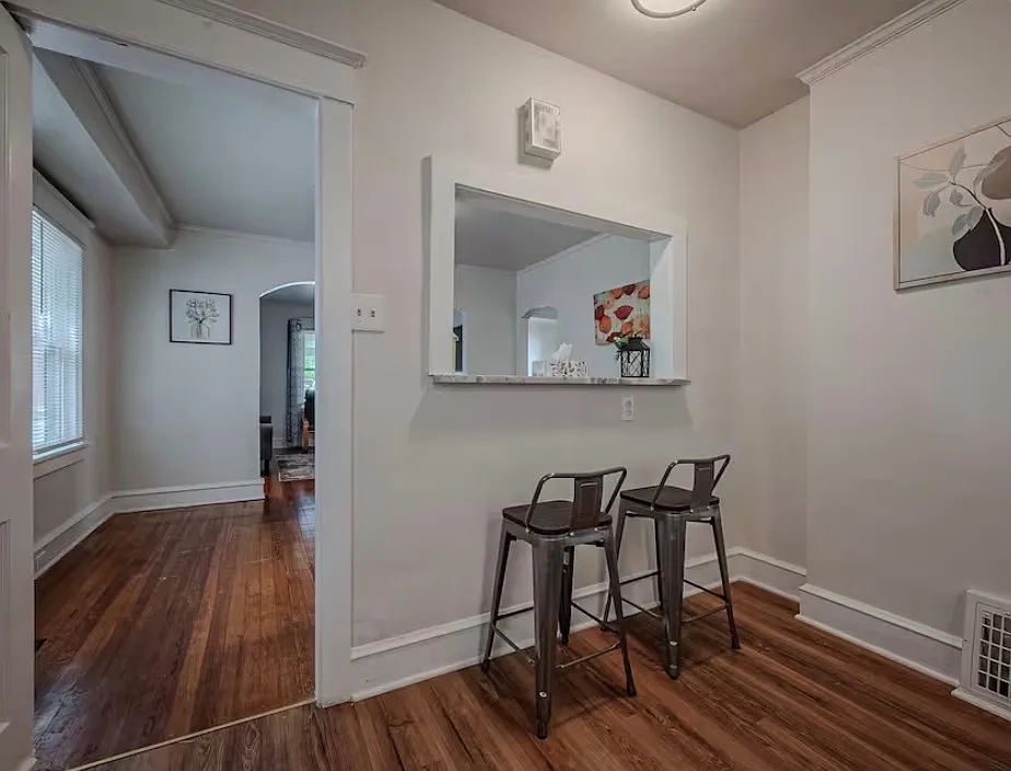 3 bed, 1200 sqft, $2,450 — Photo 2