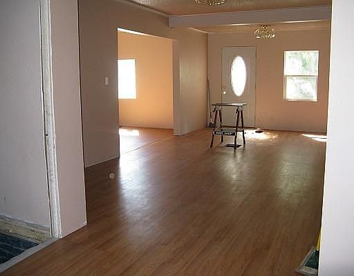 5th image of 102 E Grant St