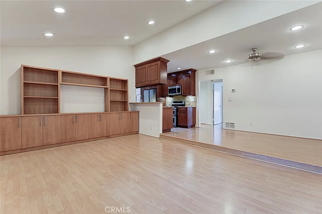 2 bed, 914 sqft, $2,800 — Photo 4
