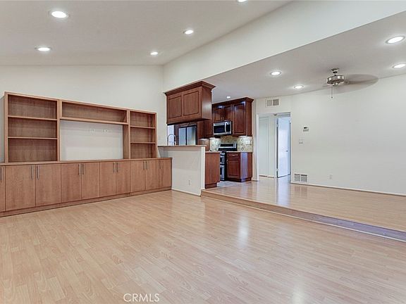 4th image of 1523 E Windsor Rd APT 203C