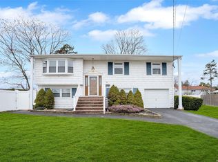 2 Crown St, North Babylon, NY 11703