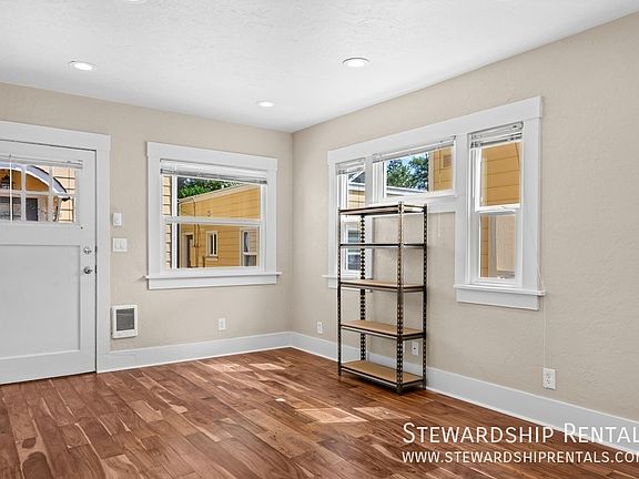 5th image of 2024 Emerald St APT 6