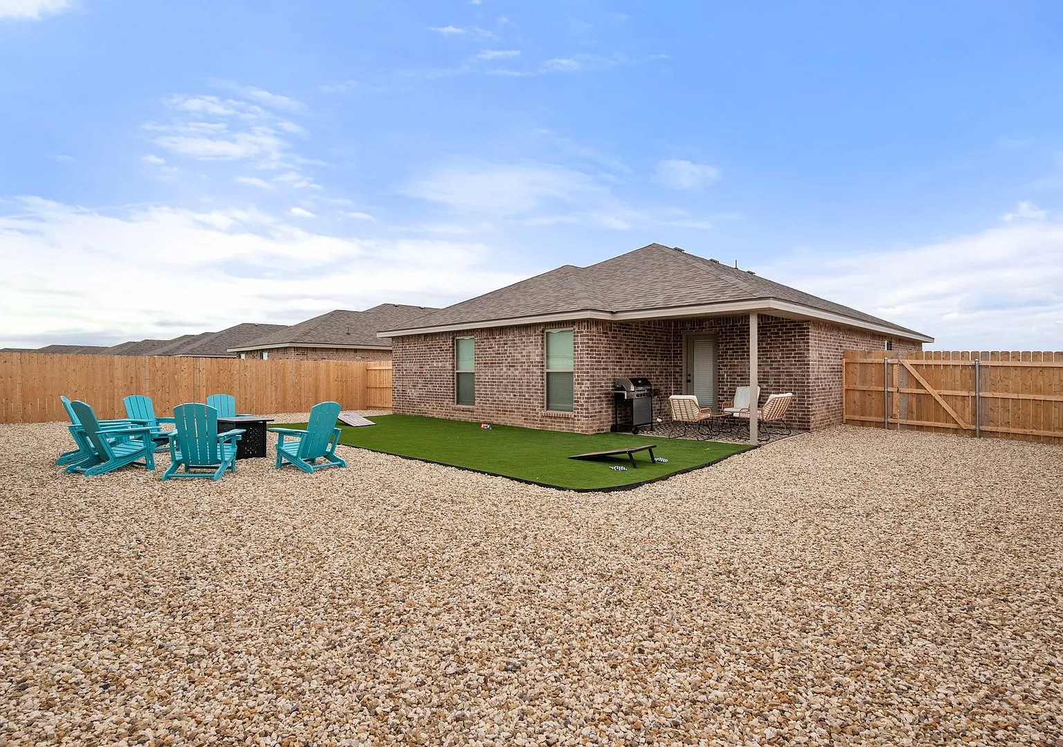 Modern 3BR Retreat Near TTU | Stylish Fully Furnished Home with Spacious Backyard — Photo 4